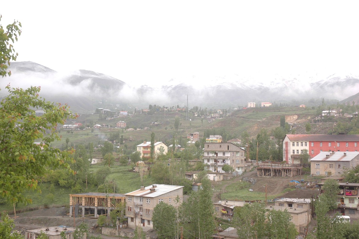 Hakkari'nin Yüksek Kesimlerine Kar Yağdı