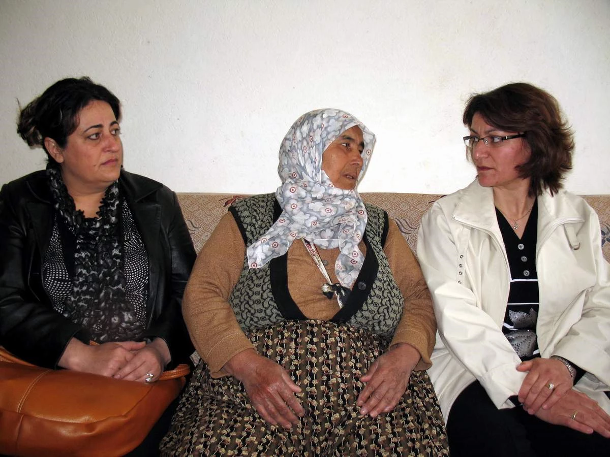 Nevşehir\'de CHP Kadın Kolları Üyelerinden Şehit Analarına Ziyaret