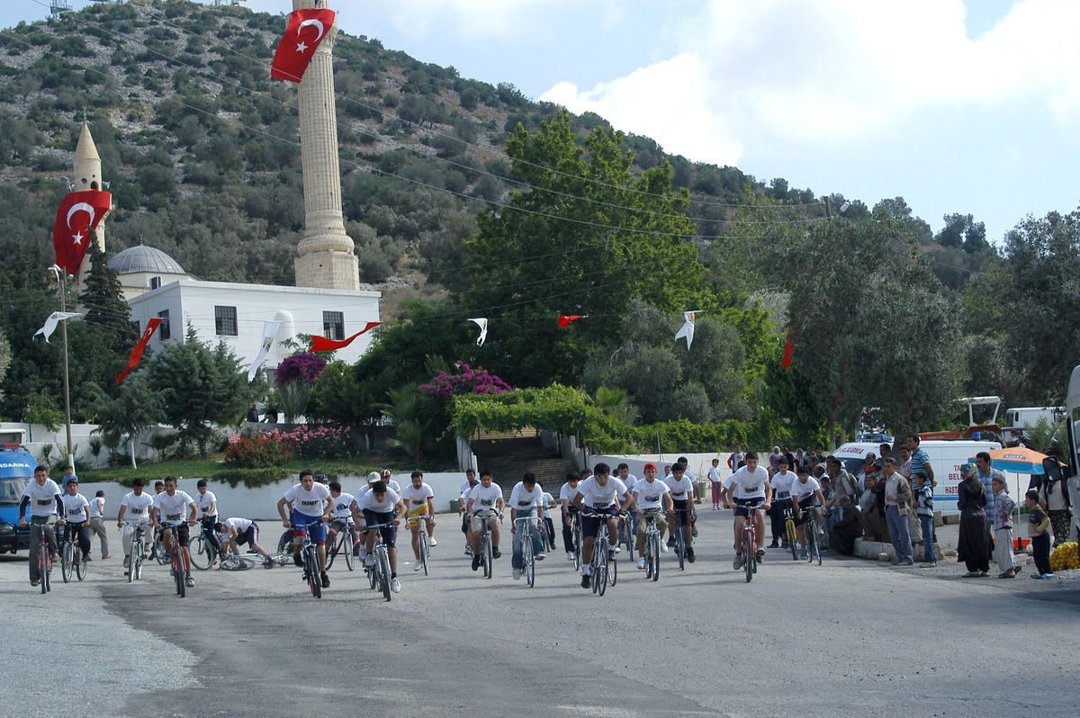 Tarsus'ta Bisiklet Yarışı Yapıldı