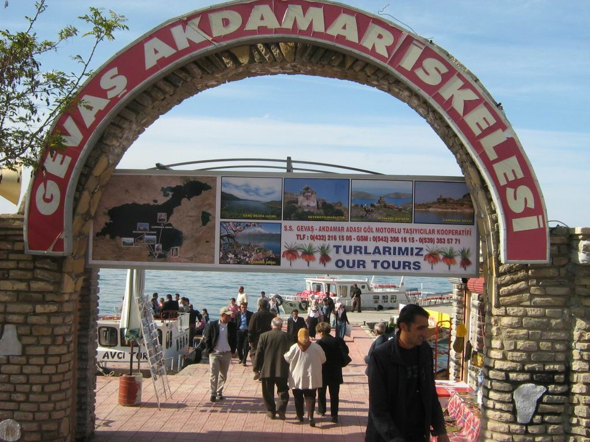 Akdamar Adası'na Turist Akını