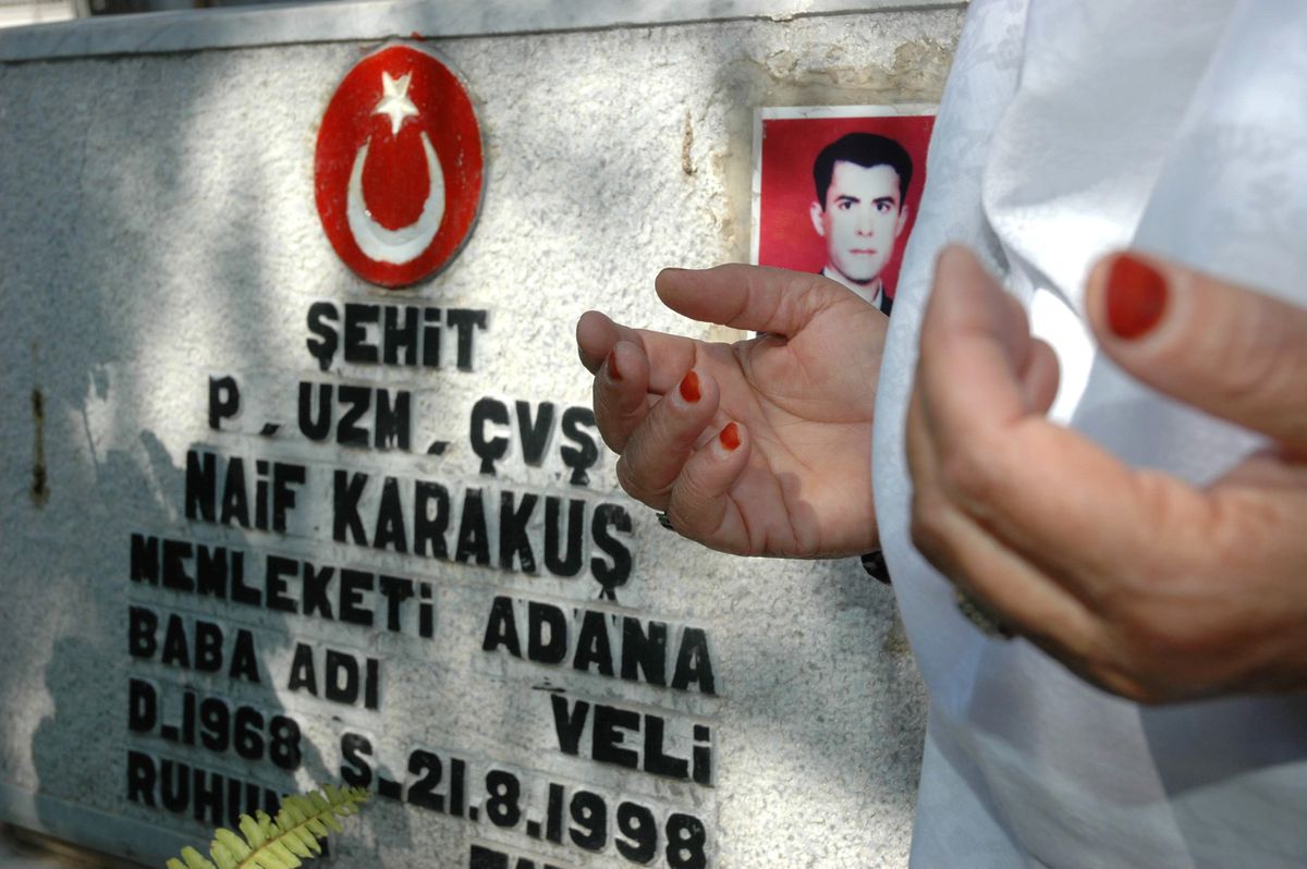 Azeri Anneler Gününde Şehitleri Unutmadı