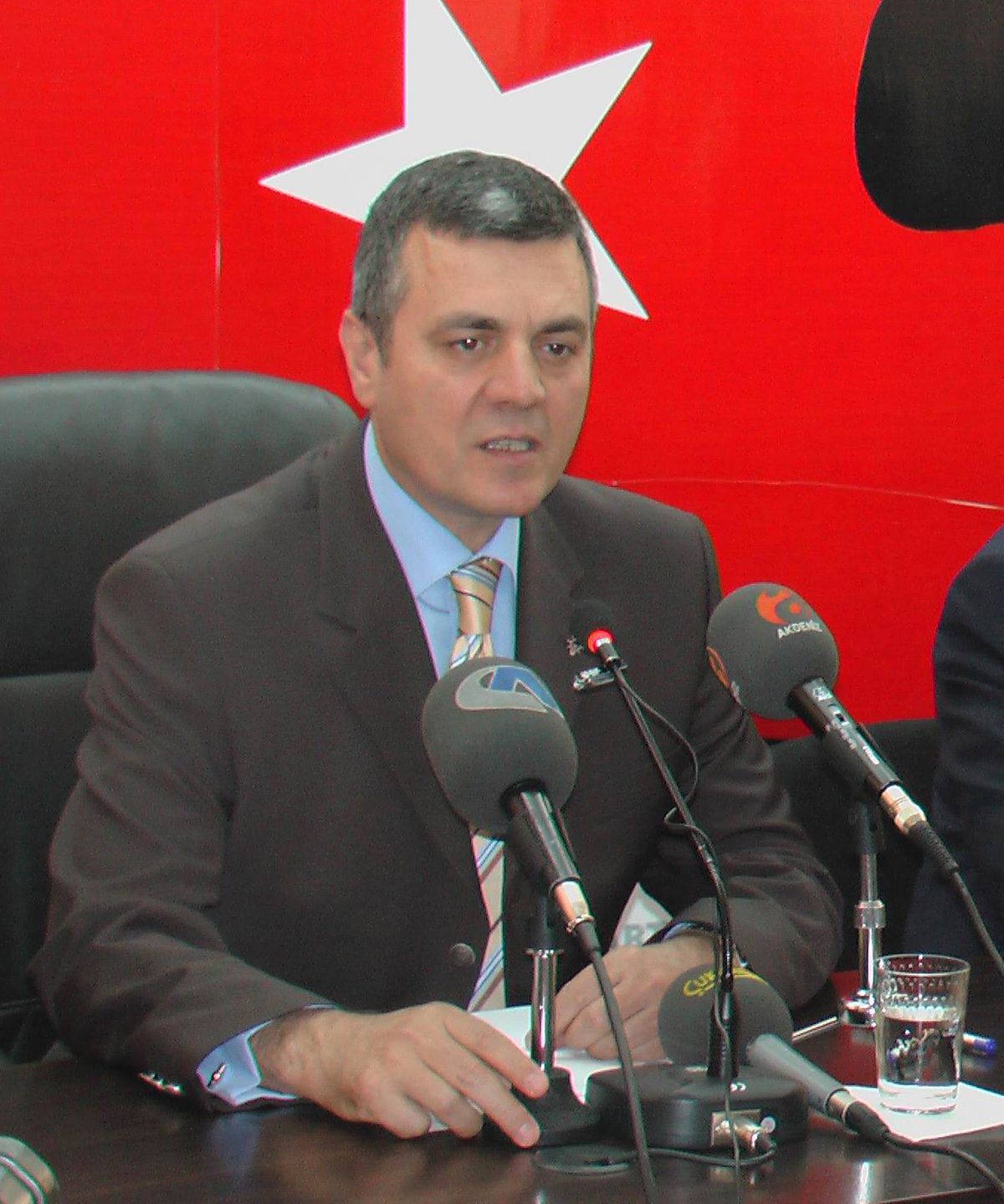 Adana Başbakan'ı Bekliyor