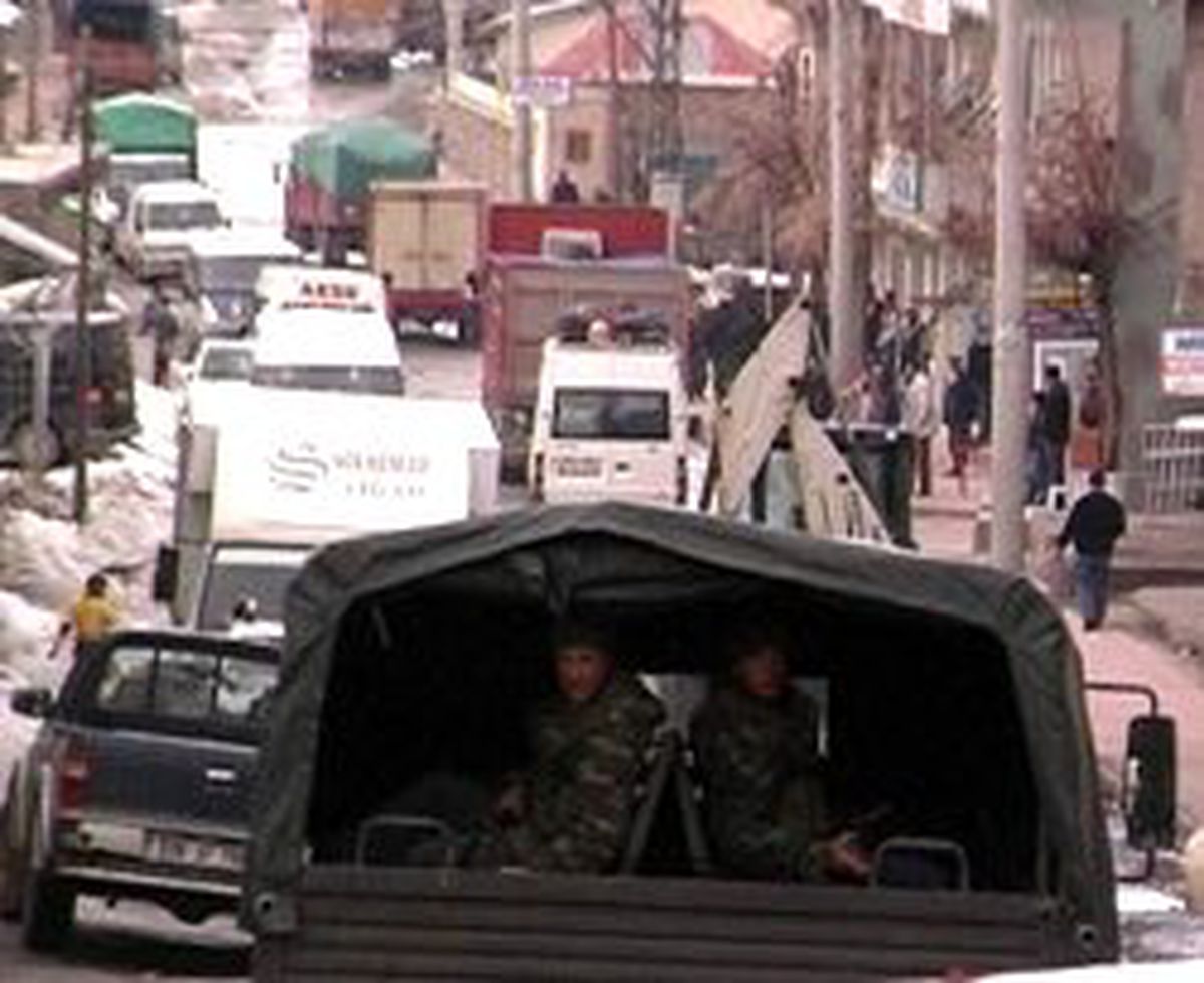 Sivil Araçlarla Şırnak'a Asker Sevkıyatı