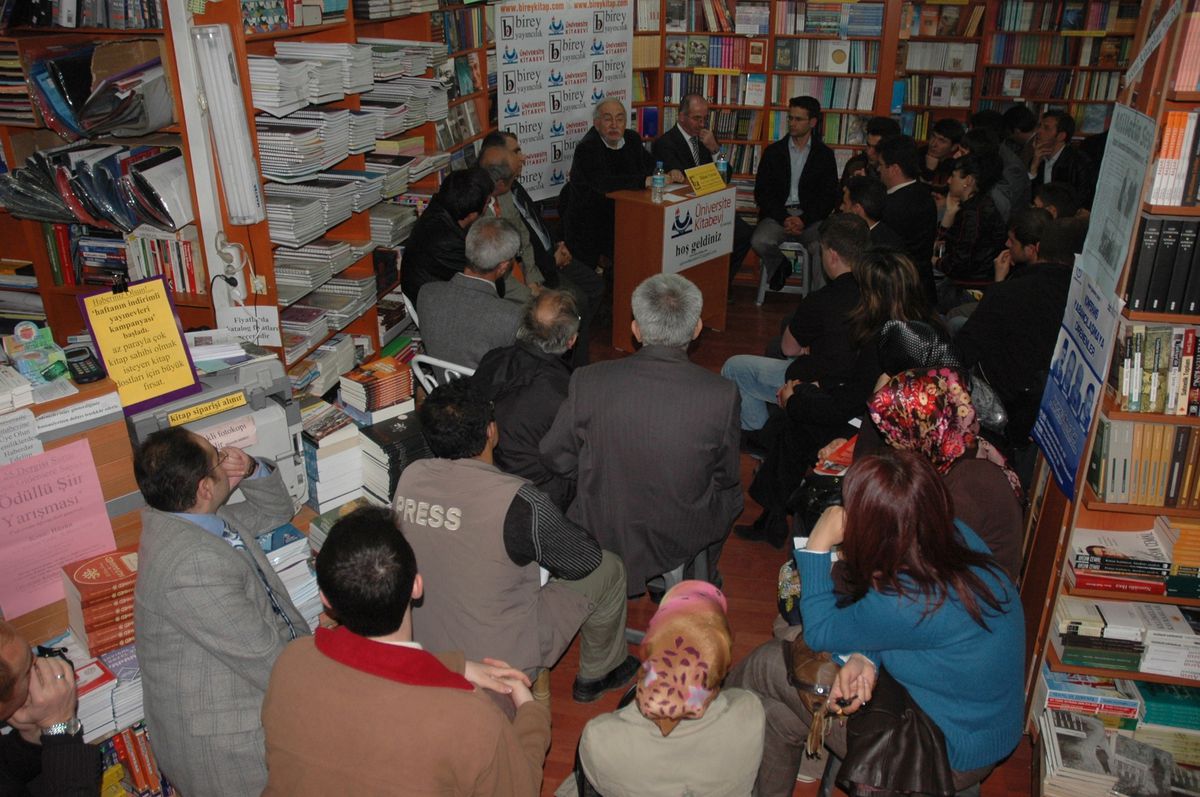 Üniversite Kitap Evinde Söyleşi...
