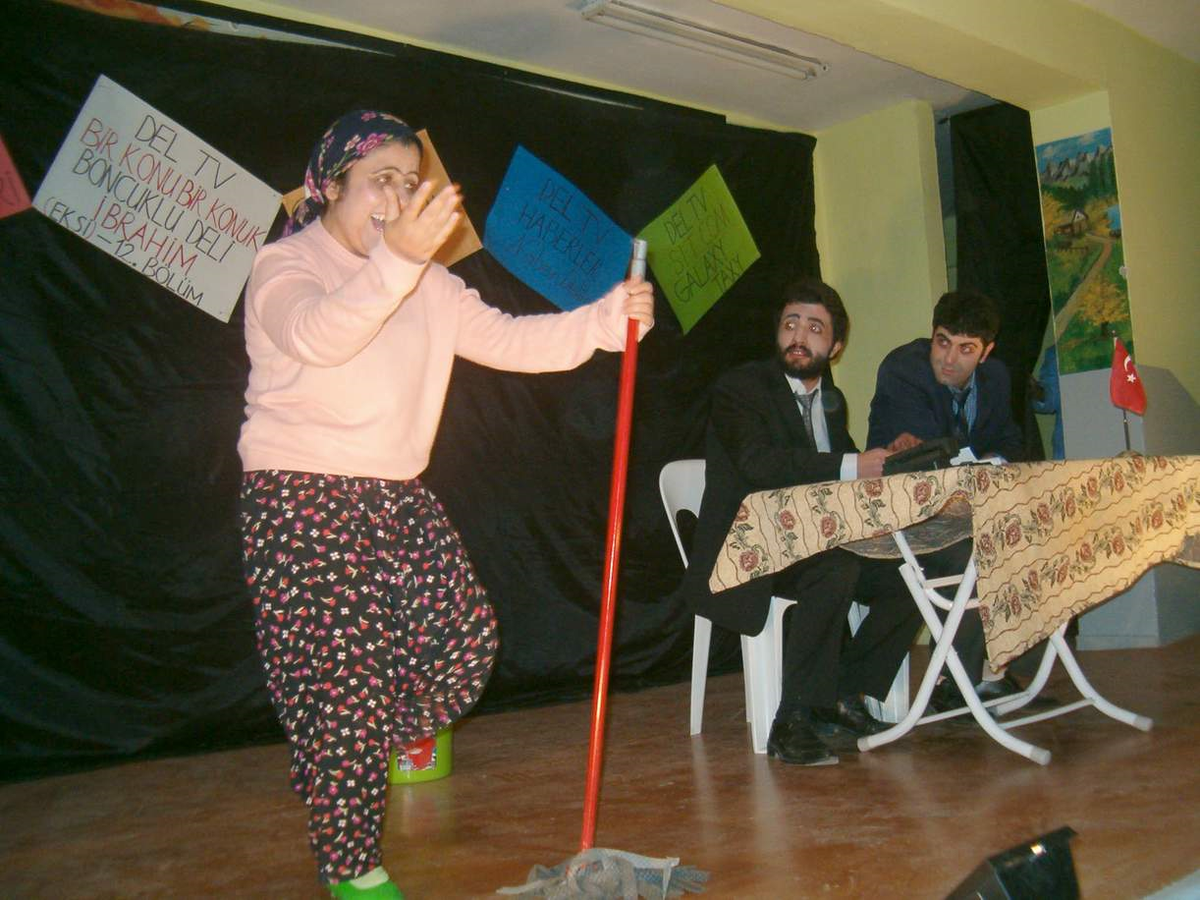 Varto Eğitim-sen'den Tiyatro Gösterisi