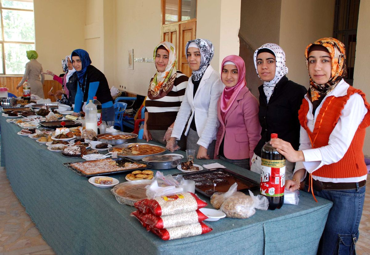 Yardımsever Bayanlar İhtiyaç Sahipleri İçin Kermes Düzenledi