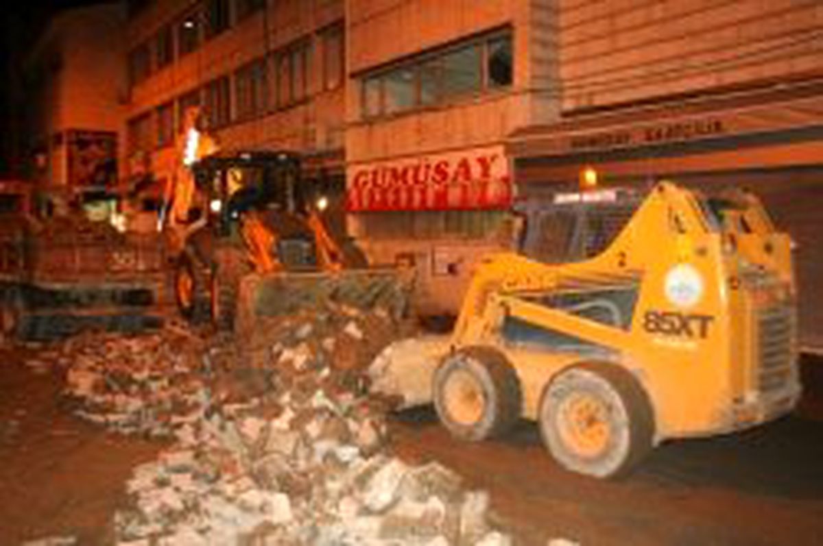 Başkan Tok Gece Mesaisinde