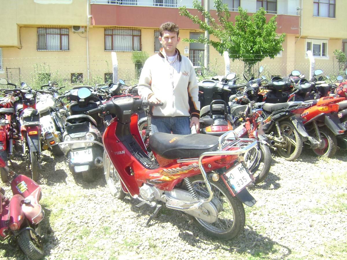 Çalışır Vaziyette Bırakılan Motosikletin Burhaniye'den Çalındığı Ortaya Çıktı