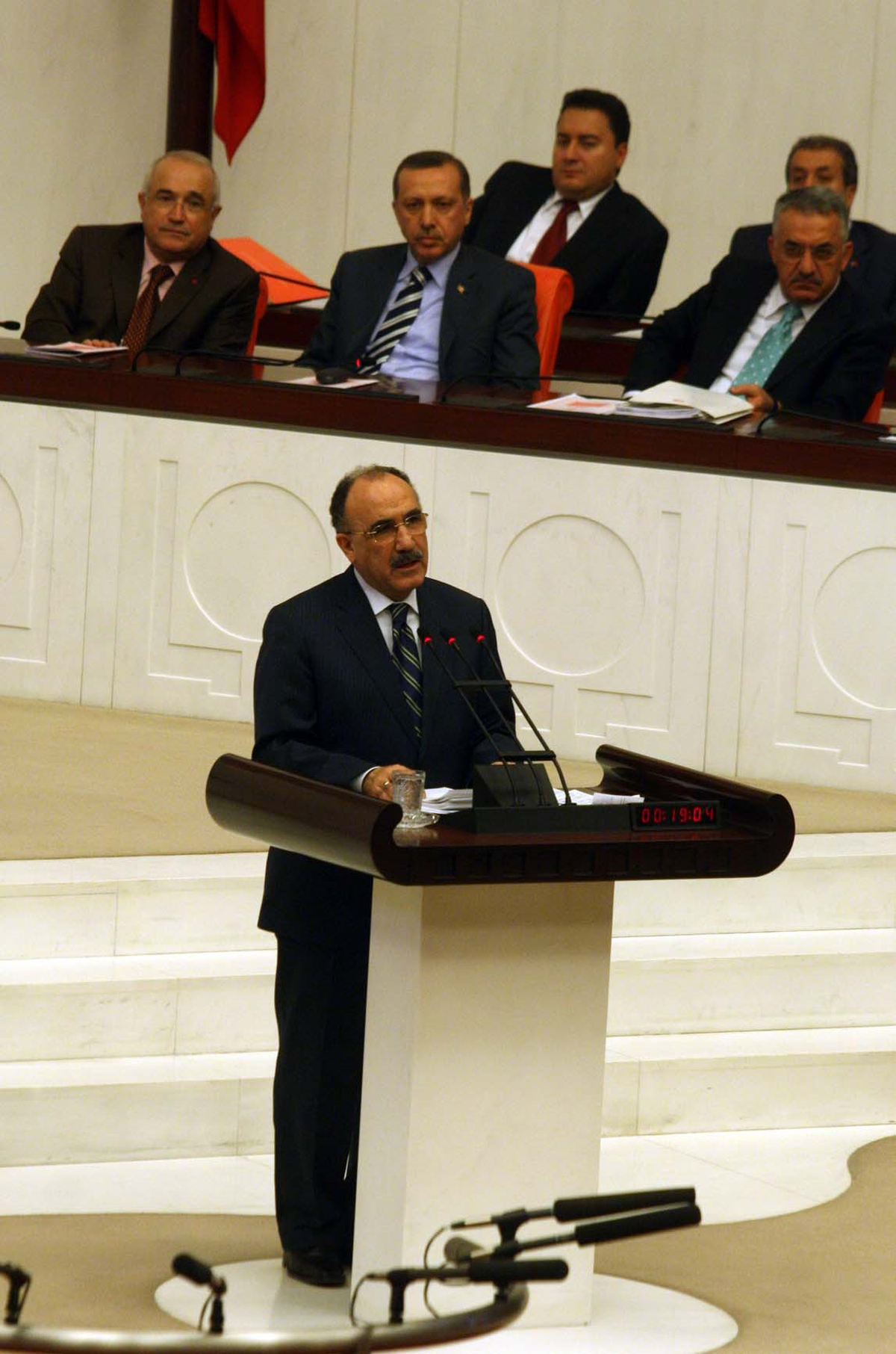 CHP'nin Başbakan Erdoğan Hakkında Verdiği Gensoru Önergesi