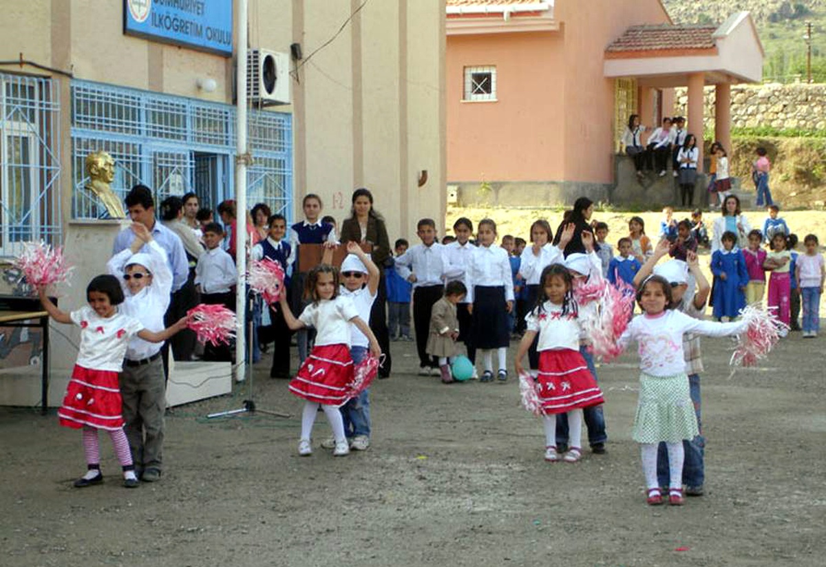 Lice Cumhuriyet İlköğretim Okulu'nda 'Okuma Bayramı' Düzenlendi