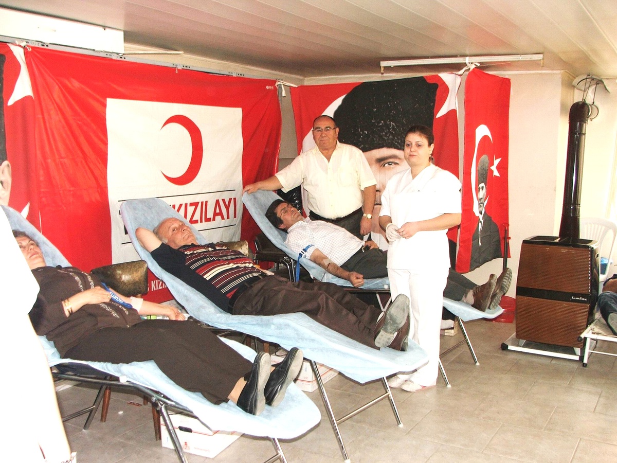Salihli'de, Kızılay'a Kan Bağışları