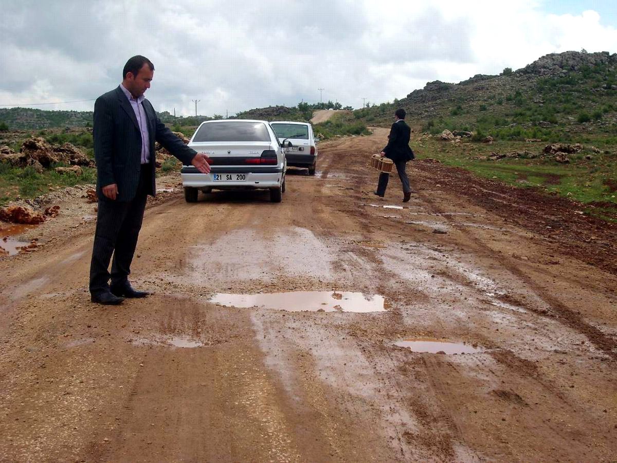 Silvan'da Köylülerin Asfaltlı Yol Çilesi