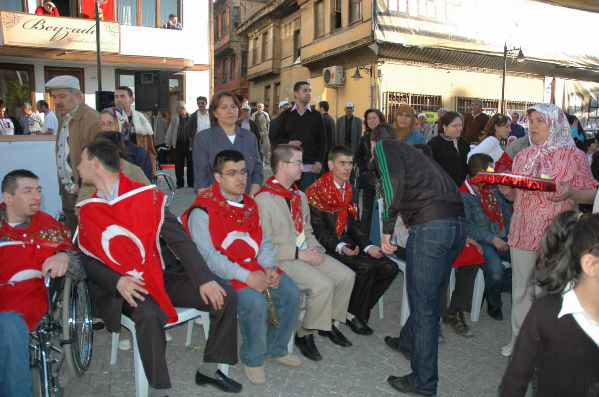 Engelli Askerlere Kınalı Uğurlama