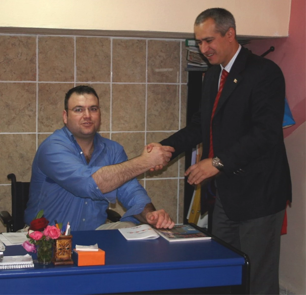 Kepez Belediye Başkanı İsmail Yaşar Oğuz\'dan Sakatlar Derneği\'ne Ziyaret