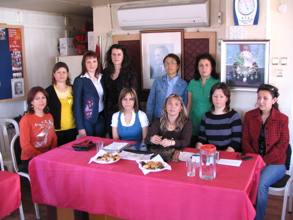 MHP Akhisar Kadın Kolları Yeni Yönetimi Belirlendi