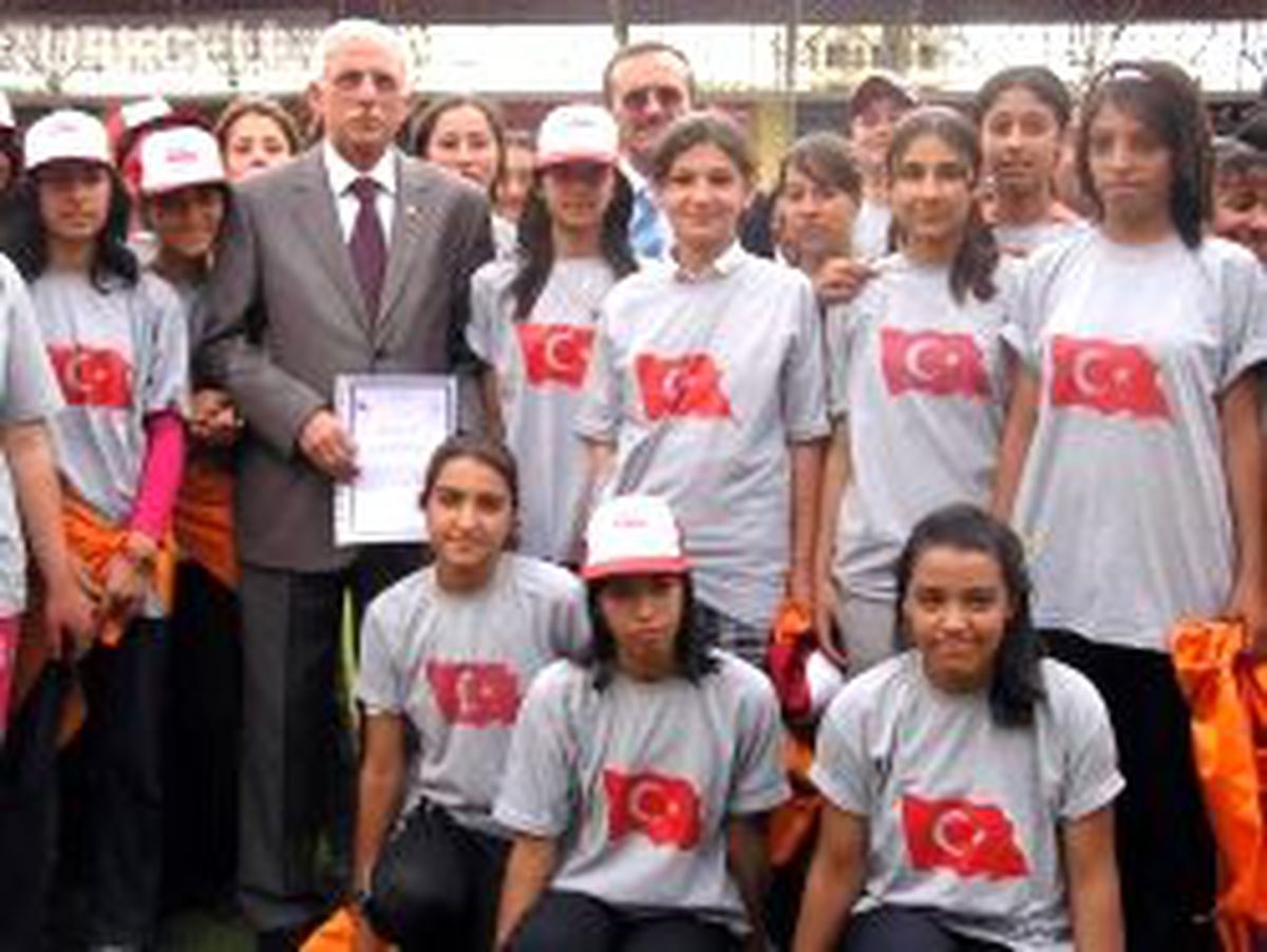 Özkarslı'dan 19 Mayıs Törenine Destek