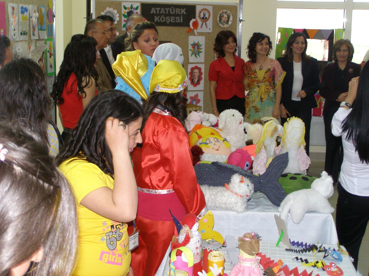 Üniversite Öğrencilerinin El İşi Sergisi
