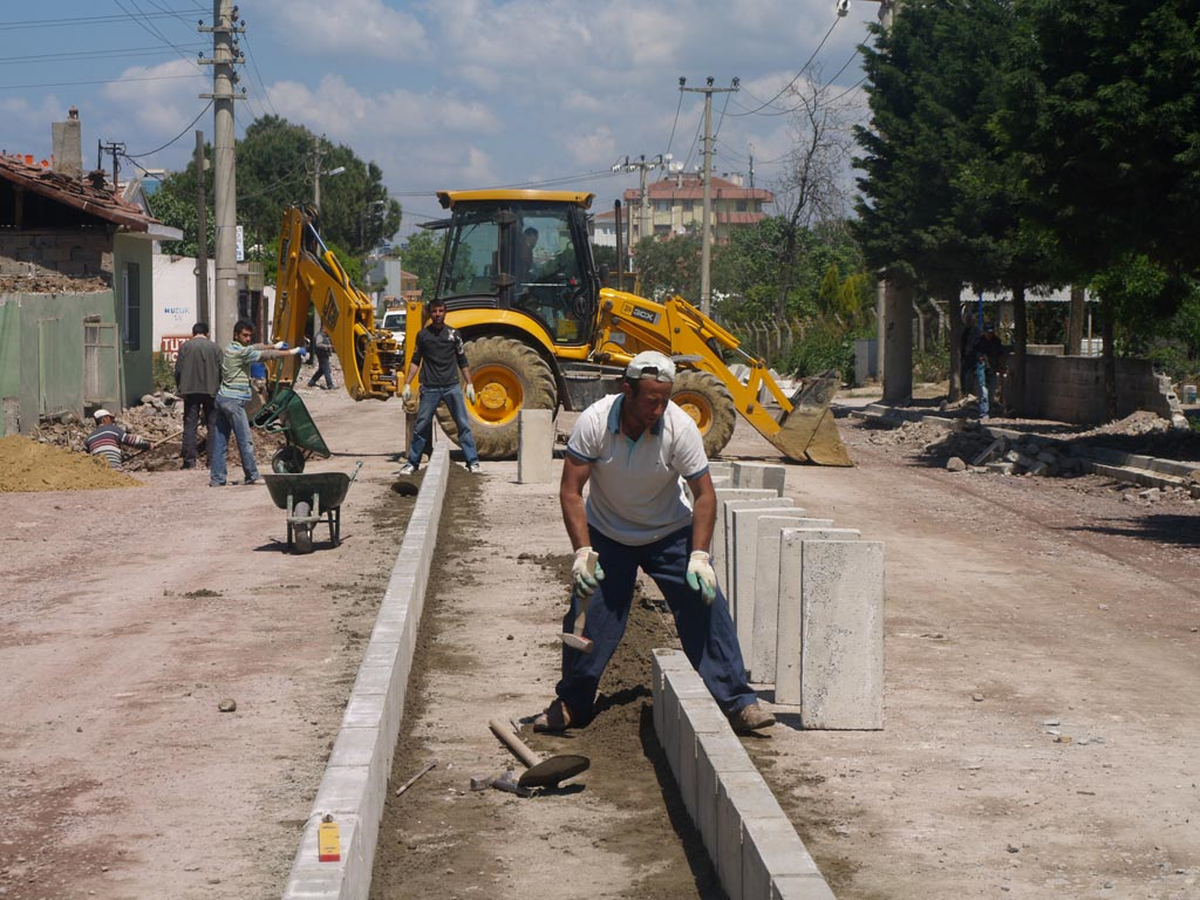 Yalova'da Atatürk Caddesi Yenileniyor