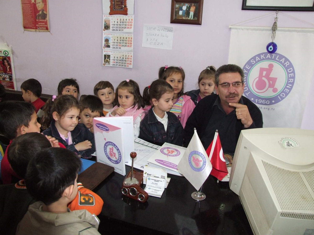 Anaokulu Öğrencilerinden Sakatlar Derneği'ne Ziyaret