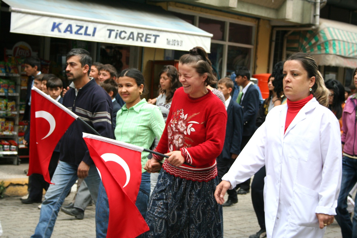 Gökçebey'de Çoşkulu Gençlik Yürüyüşü