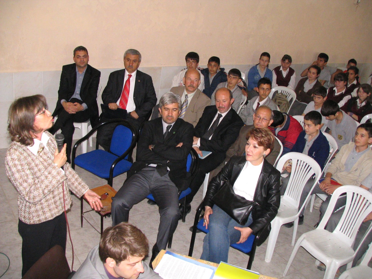 İlköğretim Öğrencilerine İnsan Hakları Dersi
