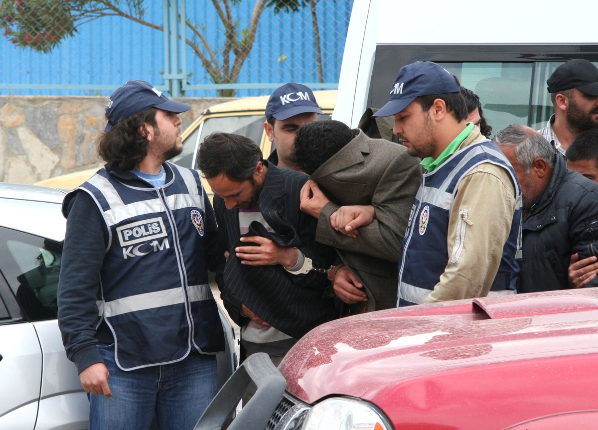 İnsan Kaçakçılığına 8 Tutuklama