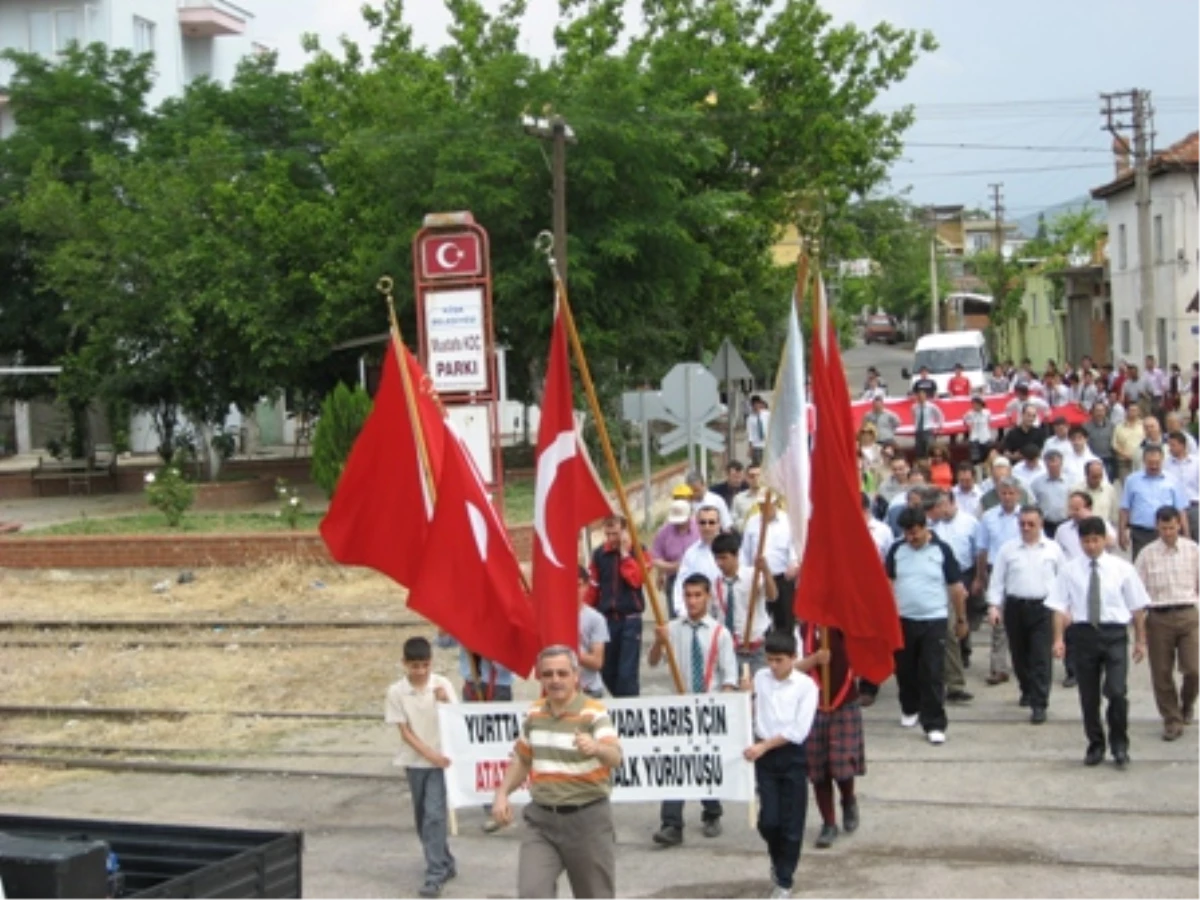 Köşk\'te Atatürk\'e Saygı Yürüyüşü