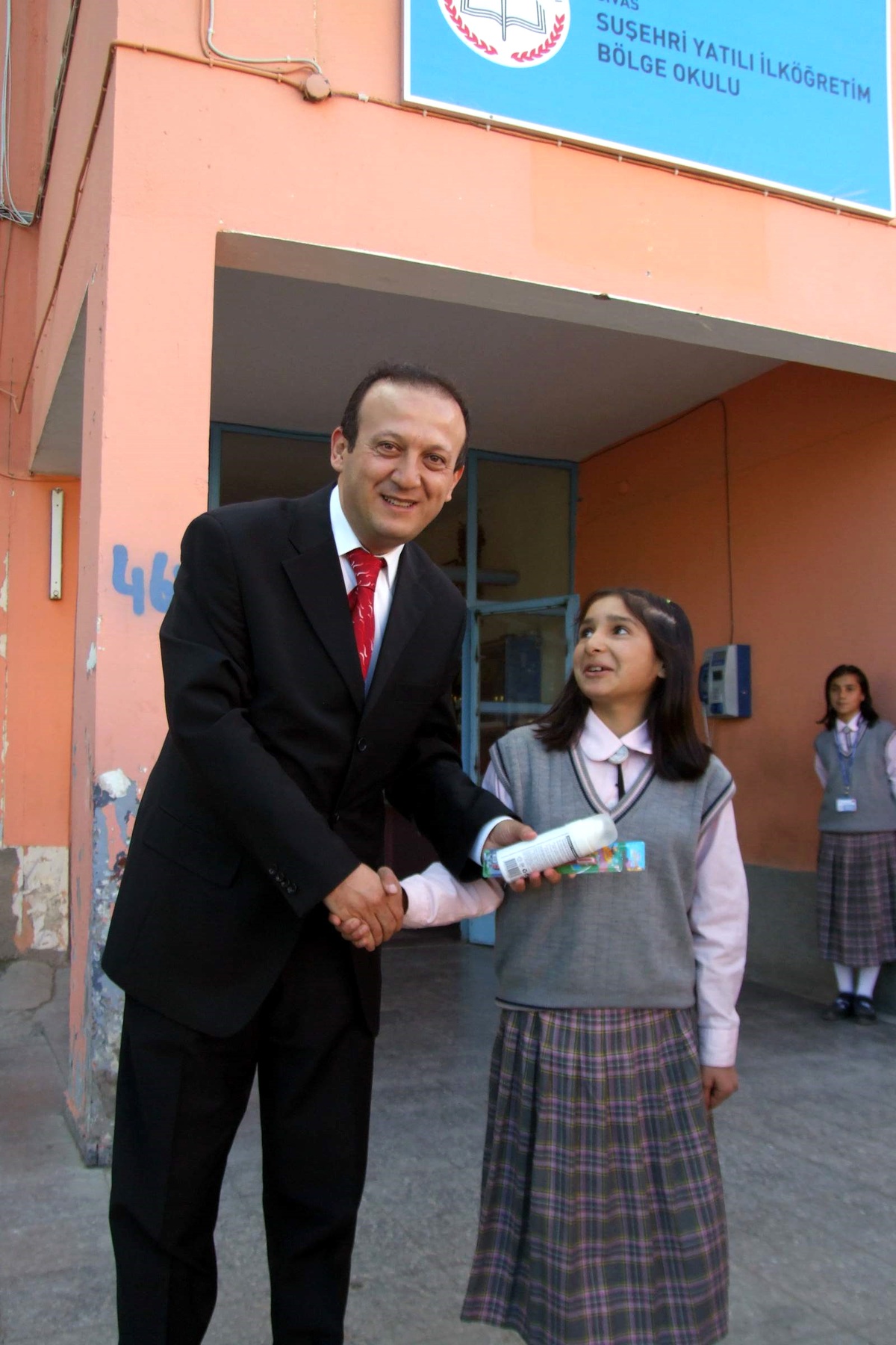 Öğrencilere Temizlik Malzemesi Verildi