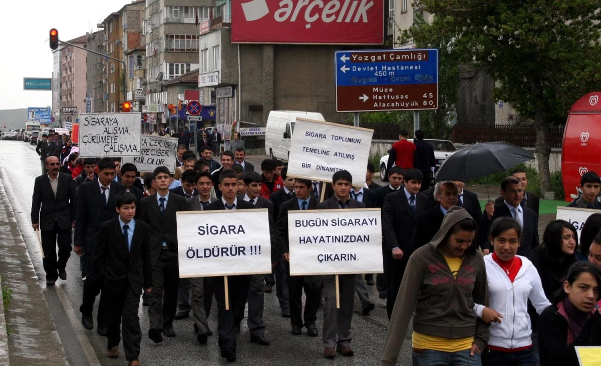 Yozgat\'ta Yağmur Altında Gençlik Yürüyüşü