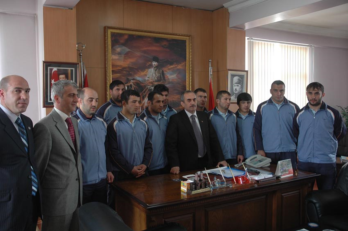 Başkan Şahin'den Güreş Daveti
