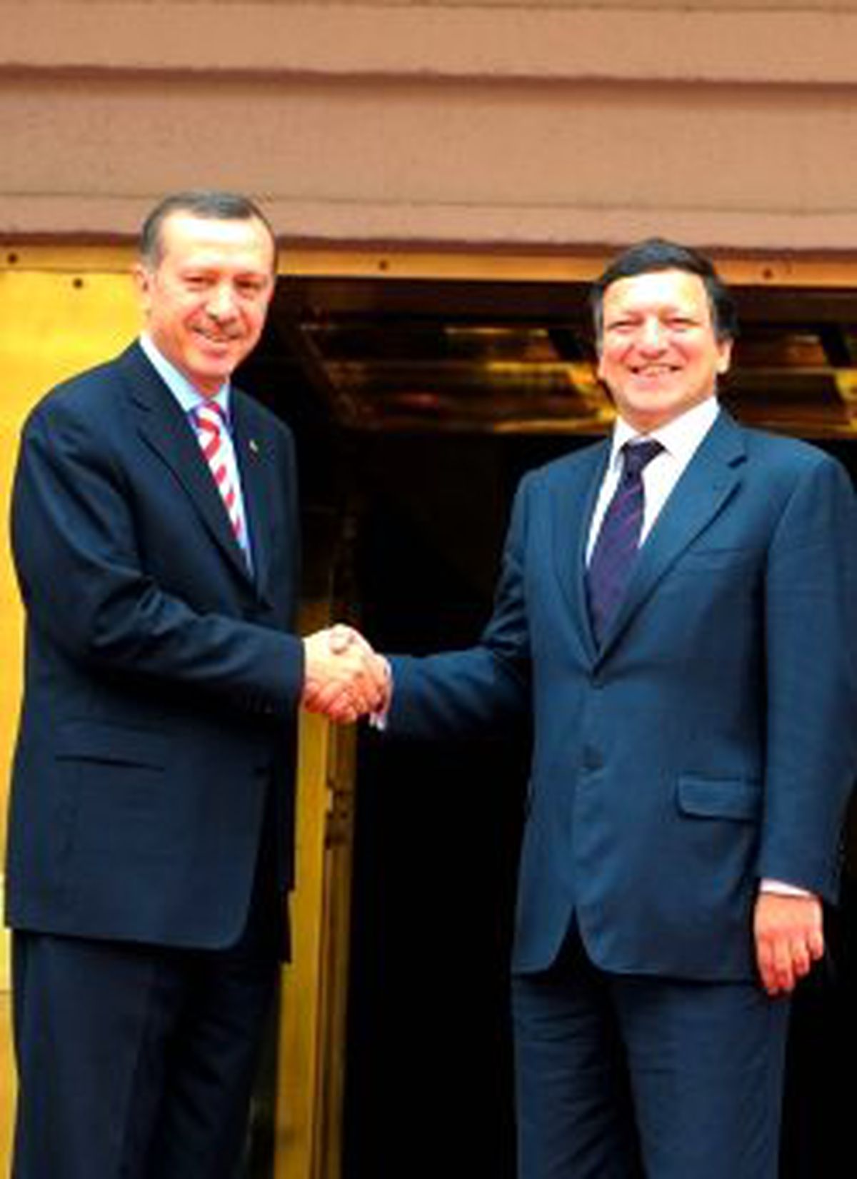 CHP, AKP'yi Avrupa'ya Şikayet Edecek