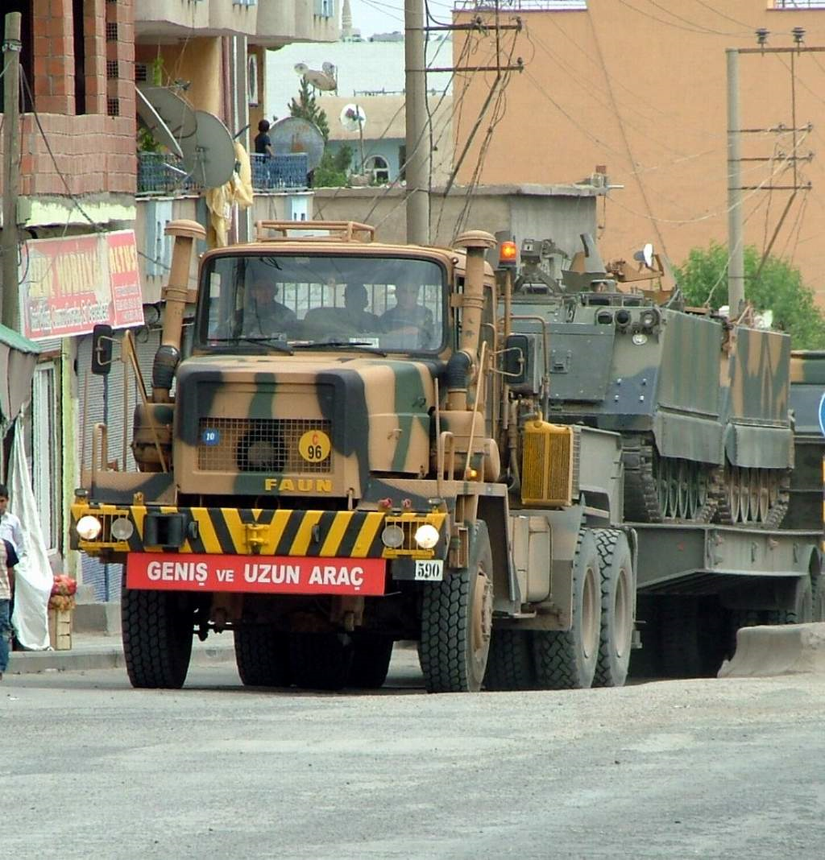 Cizre'ye Tank Sevkıyatı Sürüyor