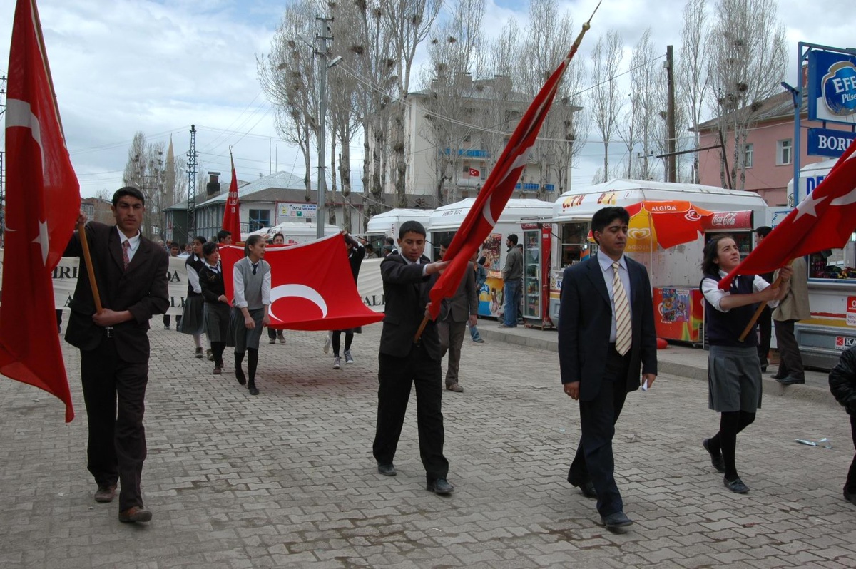 Karayazı'da Halk Yürüyüşü Yapıldı