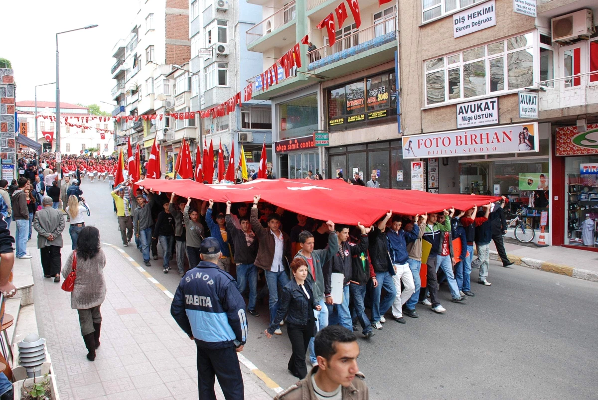 Sinop\'ta Gençlik Yürüyüşü