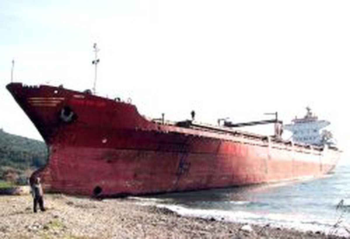 Çanakkale Boğazı'nda Karaya Oturdu