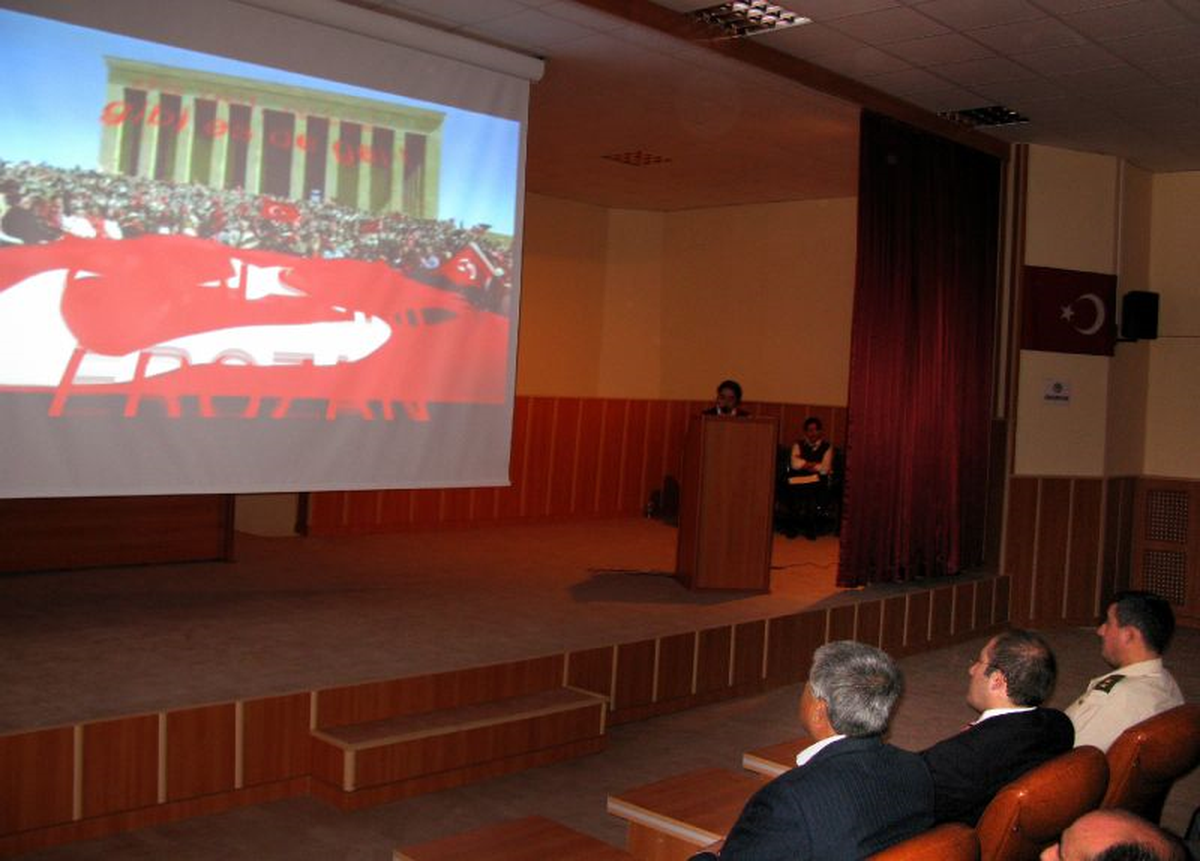 Araban Lisesi Öğrencilerine Â€˜atatürk' Konulu Slayt Gösterisi Yapıldı