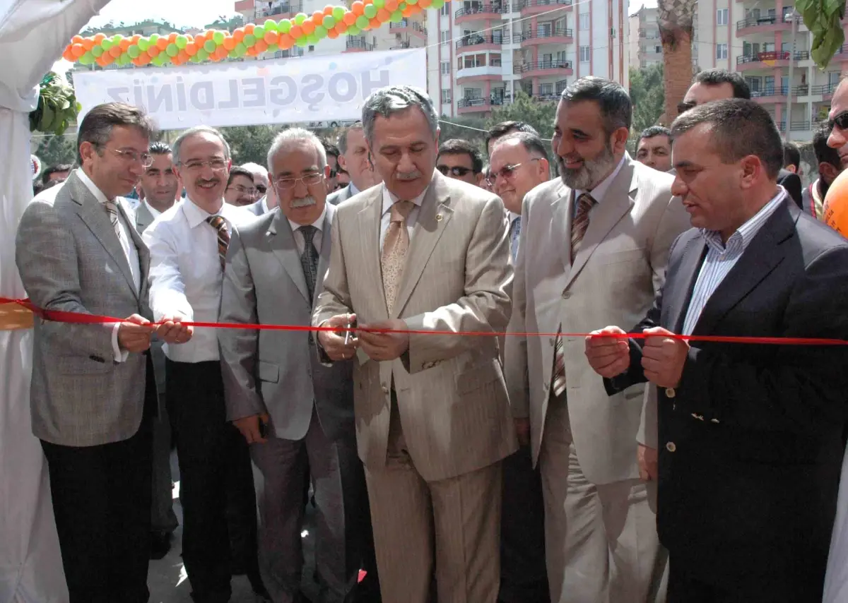 Bülent Arınç: "Ekonomik Sıkıntıyı Aşmak İçin Peş Peşe Paketler Açılacak"