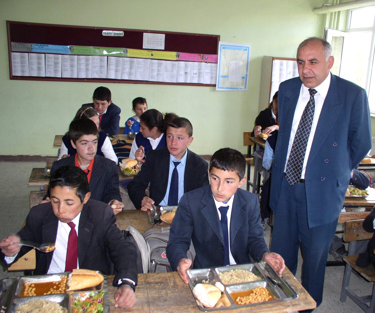 Çorum'da Taşımalı Eğitim Öğrencilerinin Yemeklerine Sıkı Kontrol