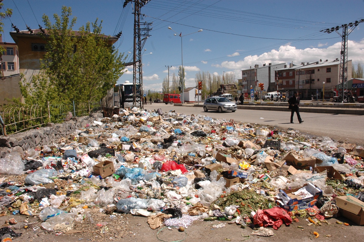 Doğu'da Yılda 1 Milyar 436 Milyon Ton Çöp Toplanıyor
