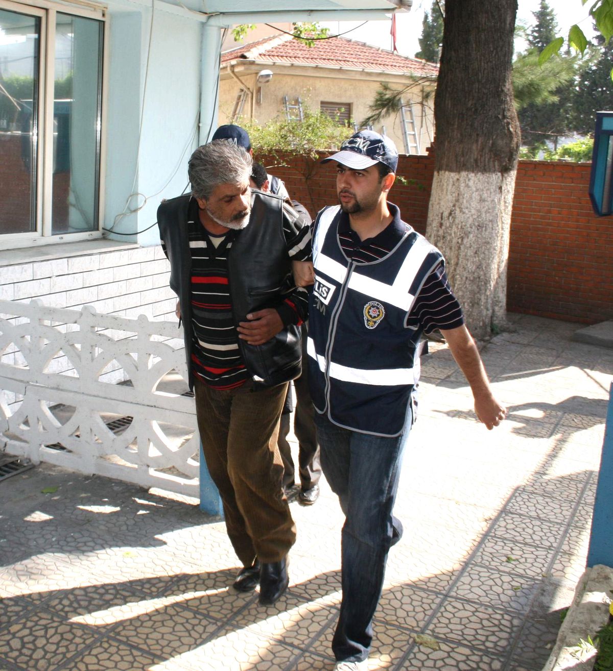 İzmir'de Uyuşturucu Operasyonu