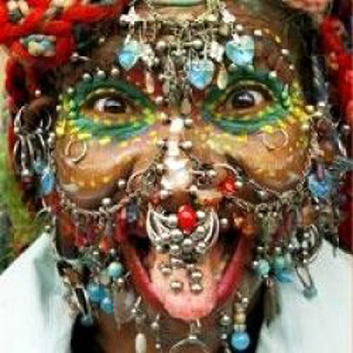 Kaç Kilo Gram Piercing Takıyor