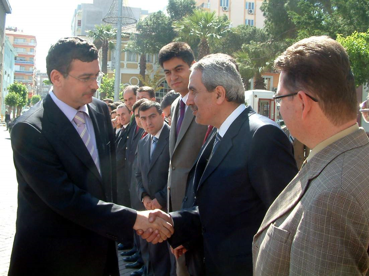 Manisa Valisi Celalettin Güvenç Görevine Başladı