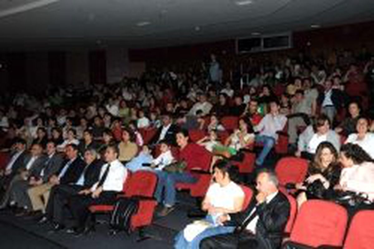Öğrencilerden Tiyatro Oyunu