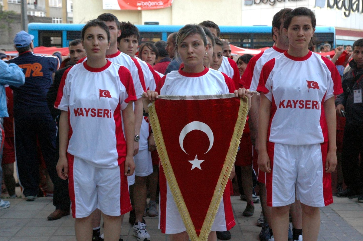 Sevgi Bayrağı Kayseri Lisesi'nde