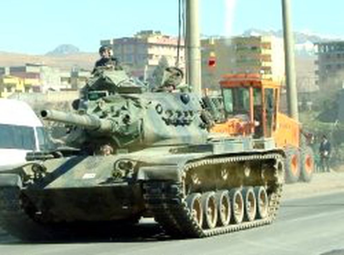Irak Sınırına Askeri Tank Sevkıyatı