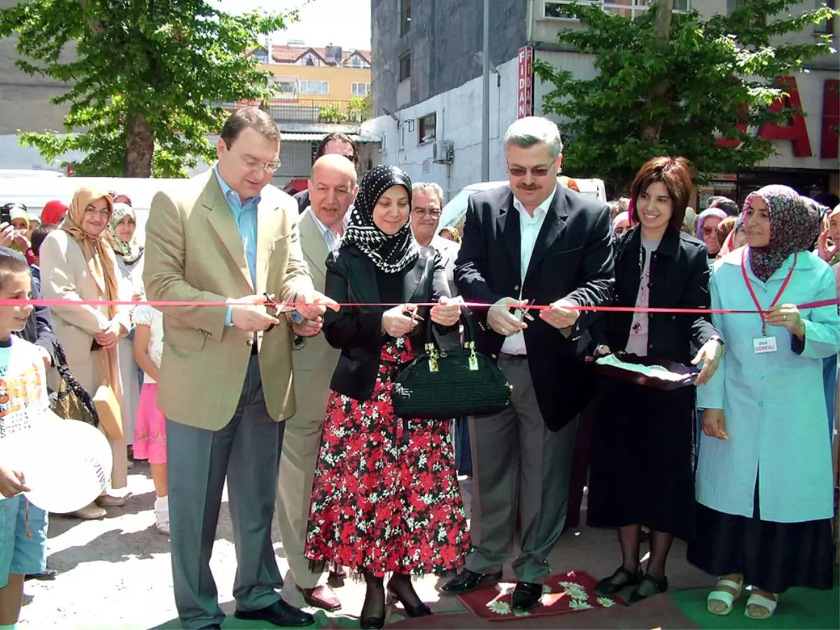 Yalova Milletvekili Evcin, Eşiyle Birlikte Kermes Açılışı Yaptı