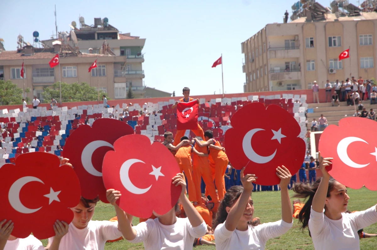 Kahramanmaraş\'ta Atatürk\'ü Anma Gençlik ve Spor Bayramı Kutlamaları