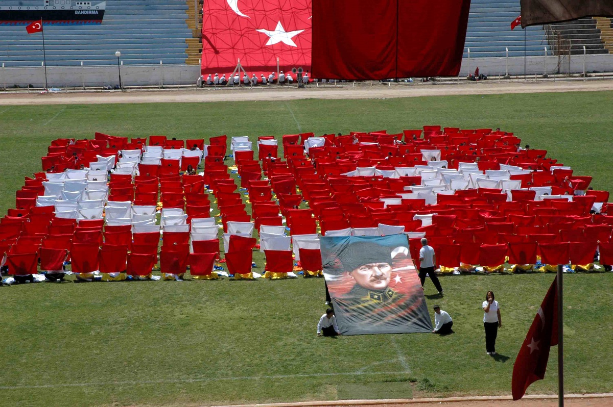 Kuşadası'nda 19 Mayıs Gençlik ve Spor Bayramı Kutlamaları