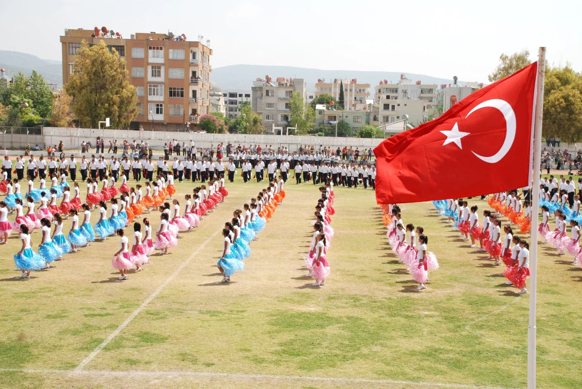 Silifke\'de Atatürk\'ü Anma Gençlik ve Spor Bayramı Kutlamaları
