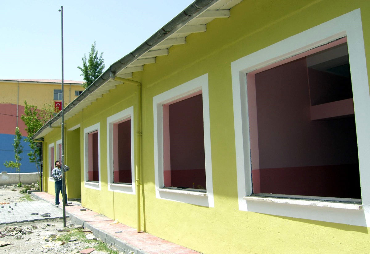 Van'da Madde Bağımlılarının Mekanı Haline Gelen Bina Onarıma Alındı